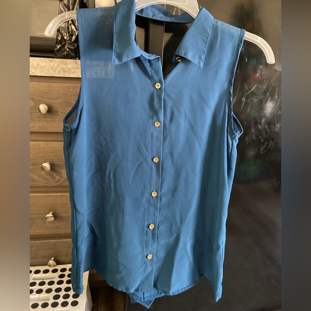 Mine blue dressy polo open back button down tank top! Size S